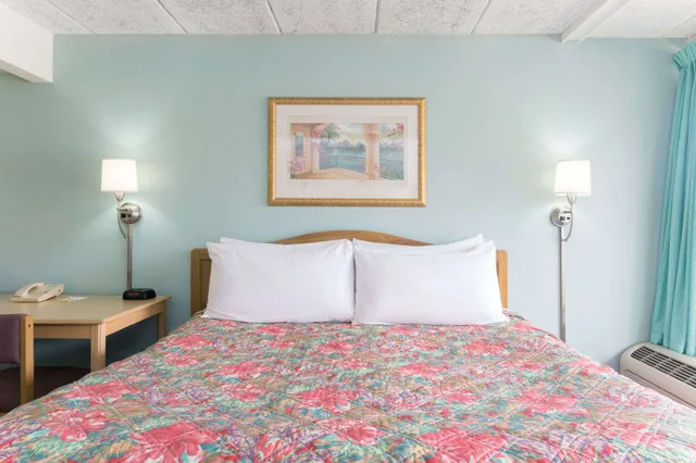 غرفة بسريرين مزدوجين، Days Inn & Suites By Wyndham Jekyll Island 7/10