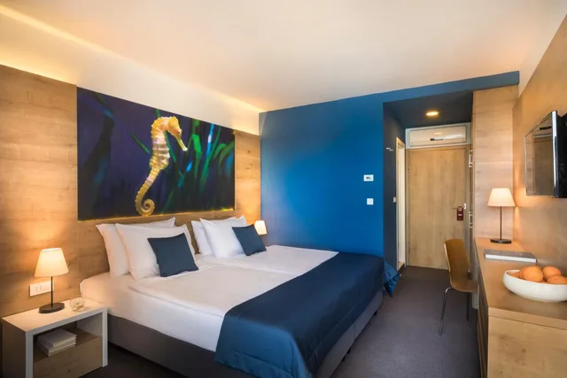 غرفة عائلية سوبيريور بإطلالة على البحر بشرفة، Remisens Hotel Epidaurus 2/7