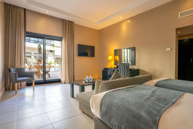 غرفة بسريرين منفصلين بإطلالة على المسبح، Kech Boutique Hotel and Spa 2/10