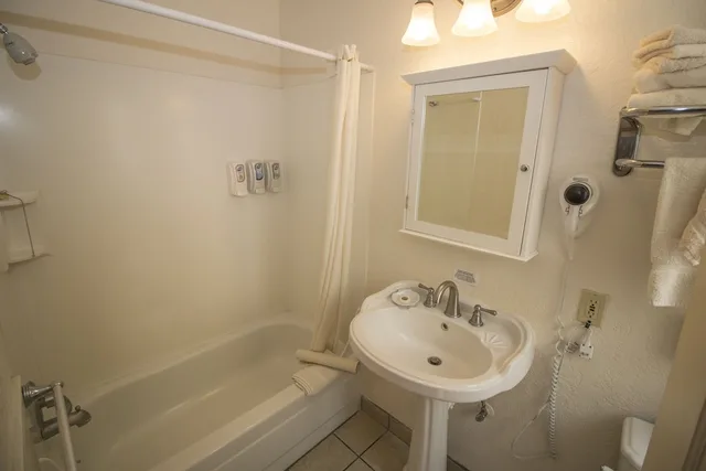 جناح بسريرين كوين وسريرين مزدوجين، Capitola Venetian Hotel 9/10