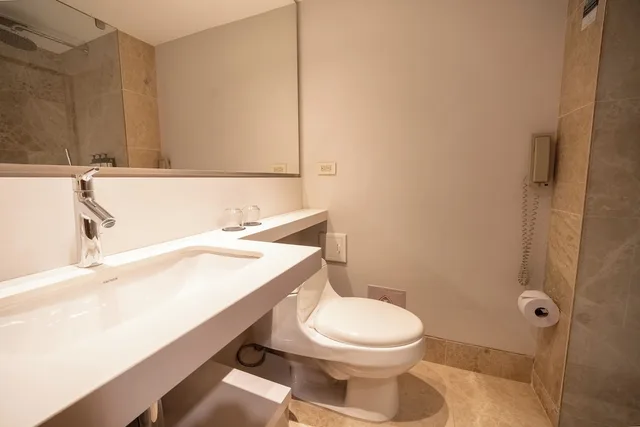 غرفة كلاسيكية بسرير كينج لذوي الإعاقة، InterContinental Cali 6/7