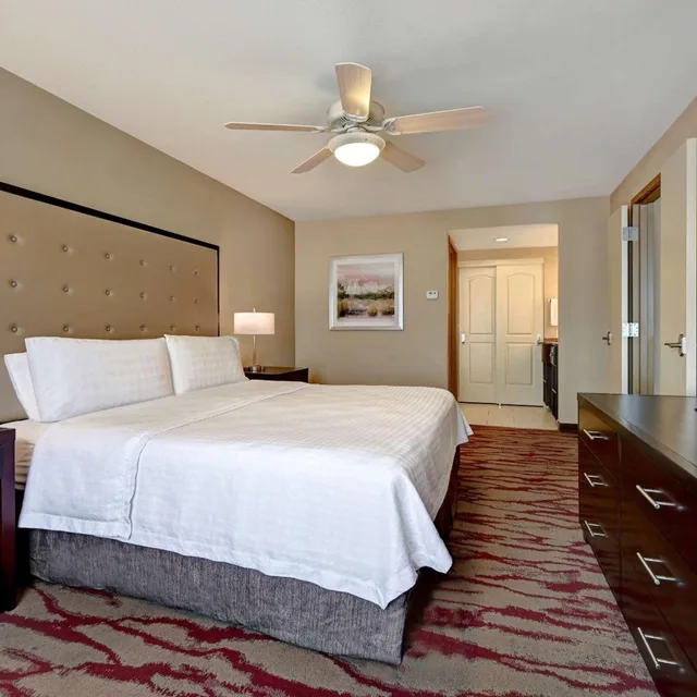 جناح بسرير كينج بغرفة نوم واحدة مع أريكة، Homewood Suites by Hilton Albuquerque Airport 1/5