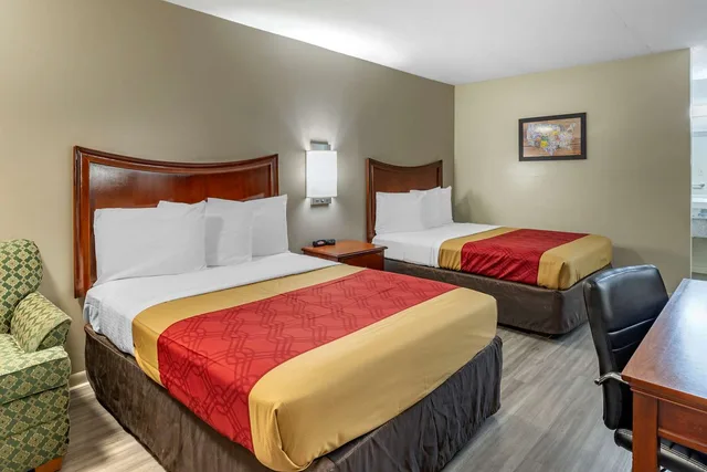 غرفة بسريرين مزدوجين، Econo Lodge Charlottesville North - University Area 2/5