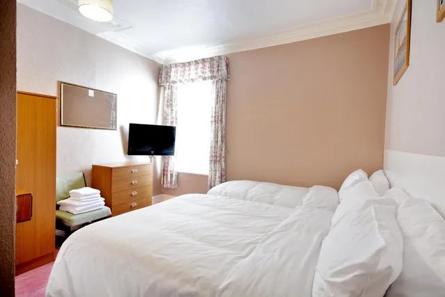 غرفة ثلاثية، Royal Oakwell Hotel 10/10