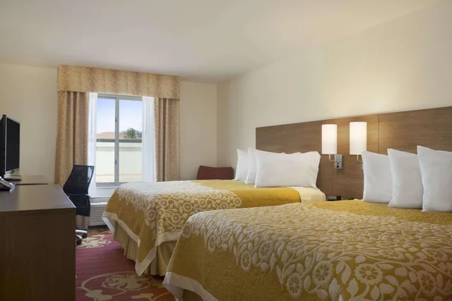 جناح بسريرين كوين لذوي الإعاقة، Days Inn And Suites Belmont 2/4