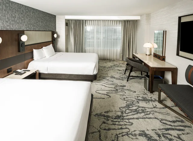 Upgrade, Suite, 4 Queen Beds، Radisson Blu Mall of America 2/6