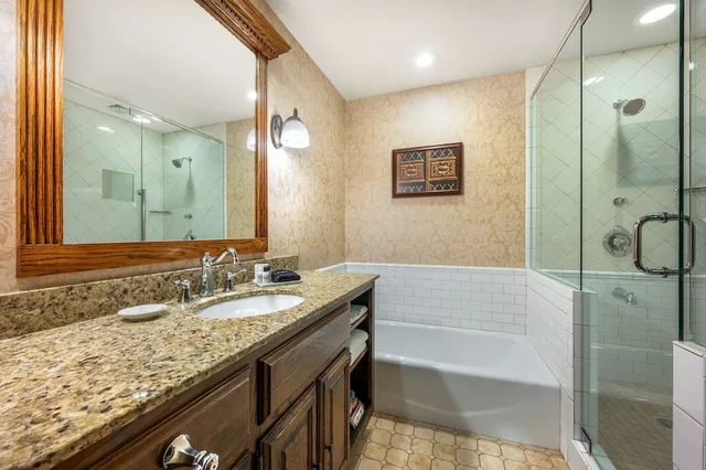 غرفة قياسية بسرير كينج، Best Western Premier Mariemont Inn 7/8