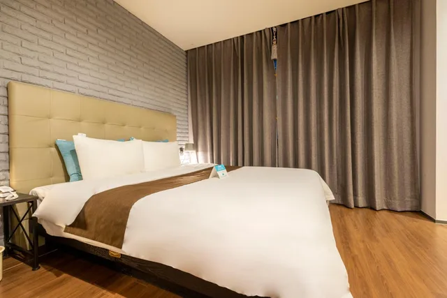جناح، Sorgente Business Hotel 8/10