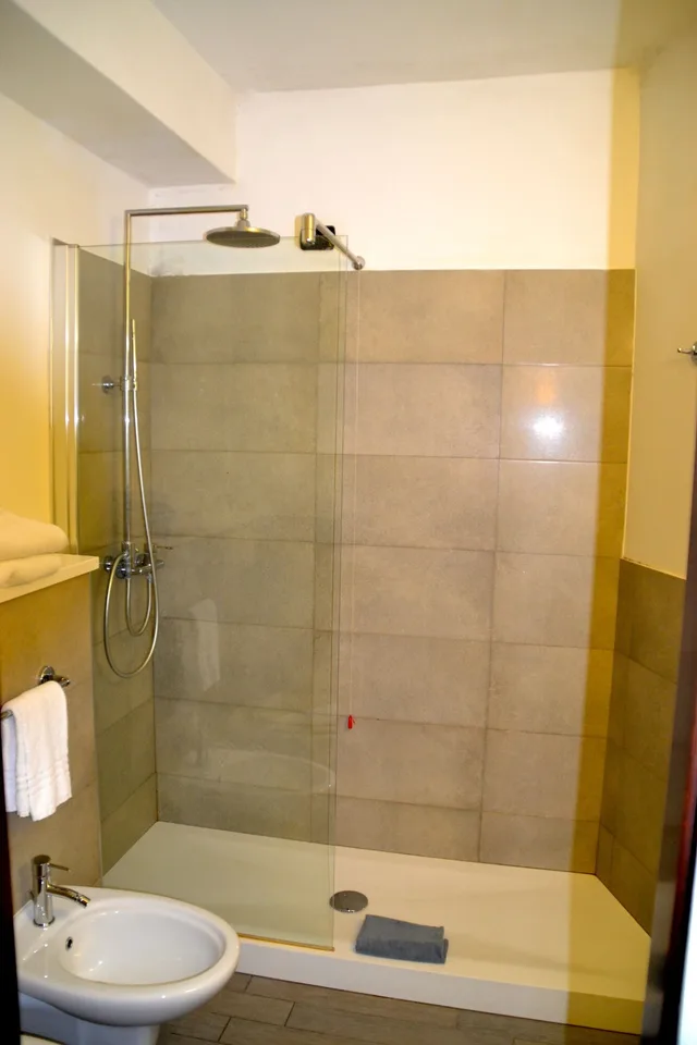 غرفة قياسية رباعية بسرير مزدوج وسريرين منفصلين، Hotel Europa 6/10