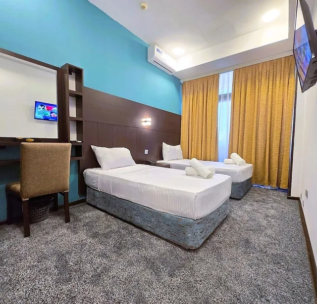 غرفة بسرير مزدوج أو سريرين منفصلين بإطلالة على المدينة، Crossway Hotel Baku 2/9