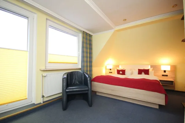 غرفة بسرير كينج بشرفة، Hotel Morgensonne 2/3