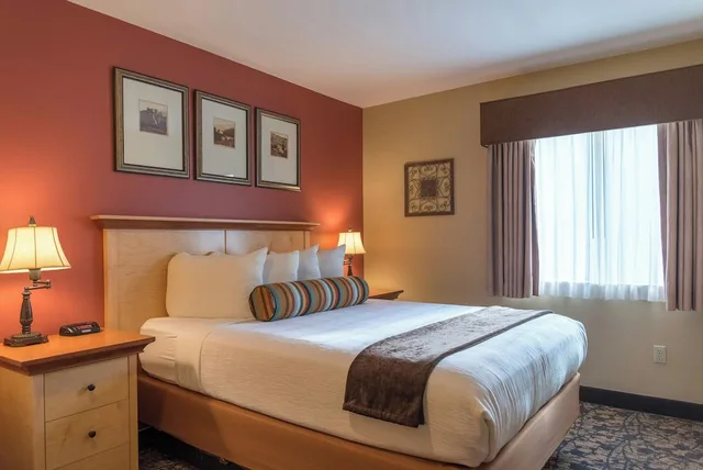جناح بسريرين كوين بغرفتي نوم مع أريكة، Whispering Woods Resort 3/5