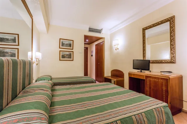 غرفة ثلاثية بثلاثة أسرّة، Raeli Hotel Siracusa 2/3