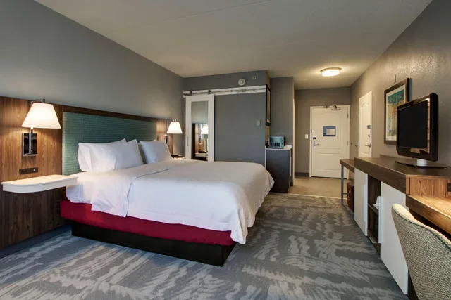 غرفة بسرير مزدوج، Hampton Inn And Suites Chicago Aurora 1/1