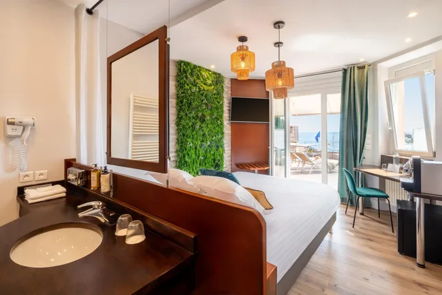 Junior Suite, Queen Bed, Panoramic Sea View, Bath and Shower, Terrace، Best Western Plus La Rade 6/6