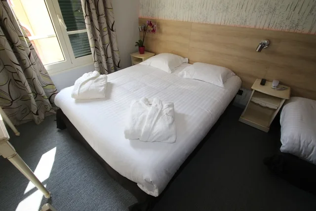 غرفة بسرير كوين، Hotel Napoleon 1/2