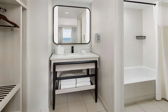 1 Bedroom, Suite, King Bed, Ocean Front, Sofa، Hilton Garden Inn Ocean City Oceanfront 2/2
