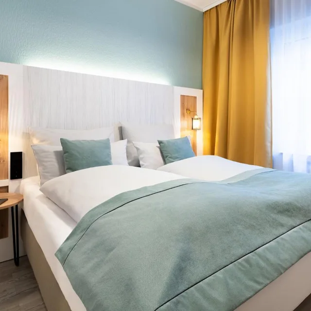 غرفة قياسية بسرير كينج وسرير كوين، Garner Hotel Cologne - Engelbertz By IHG 1/6