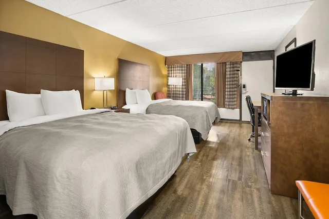 غرفة بسريرين كوين، Quality Inn Columbus near Fort Benning 1/4