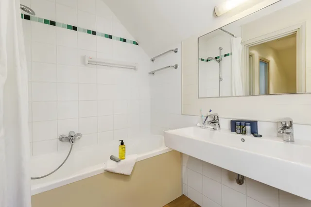Design, Premium, Cottage, Double and Twin Beds، CENTER PARCS LE LAC D'AILETTE 3/3