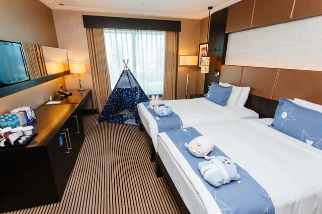 غرفة متصلة عائلية بسريرين كينج بغرفتي نوم، Hilton Baku 4/7