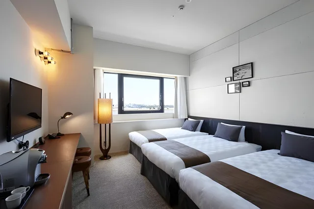 غرفة بريميوم ثلاثية كبيرة بسريرين منفصلين بإطلالة على المتنزه، The HOTEL Well-hub Haneda 1/1