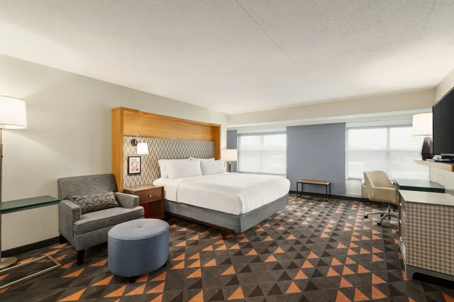 غرفة قياسية بسرير كينج لذوي الإعاقة، Holiday Inn Florence 1/4