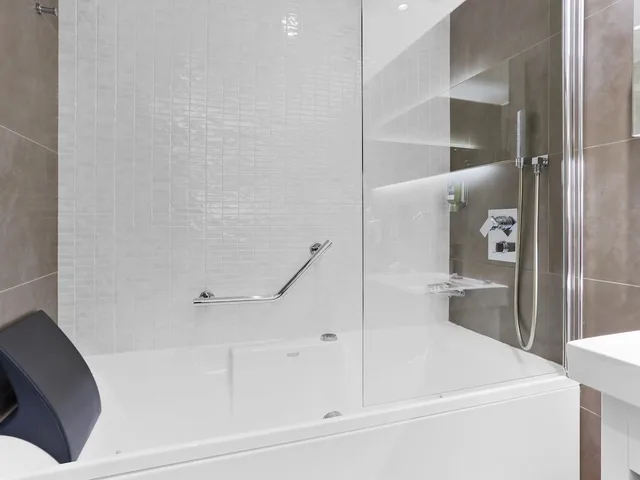 جناح بسرير مزدوج مع أريكة، Mercure Paris Vaugirard Porte de Versailles 7/7