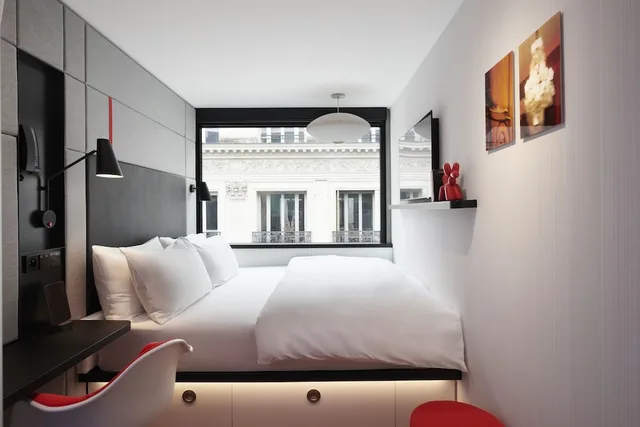 Room, King Bed, CitizenM Paris Opera 4/10