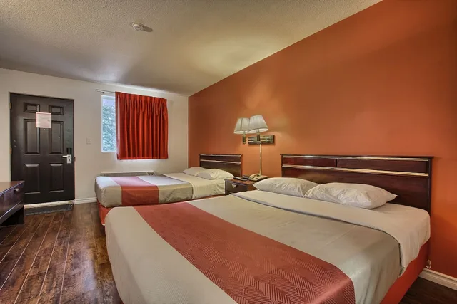 غرفة قياسية بسريرين كوين، Motel6 Windsor ON 4/8