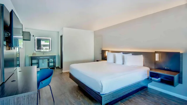 غرفة بسرير كينج لذوي الإعاقة، Motel6 Louisville, KY - Airport - Fair Expo 2/10