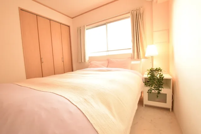 غرفة بسرير مزدوج مع أريكة، Yokoduna Hostel 2/6