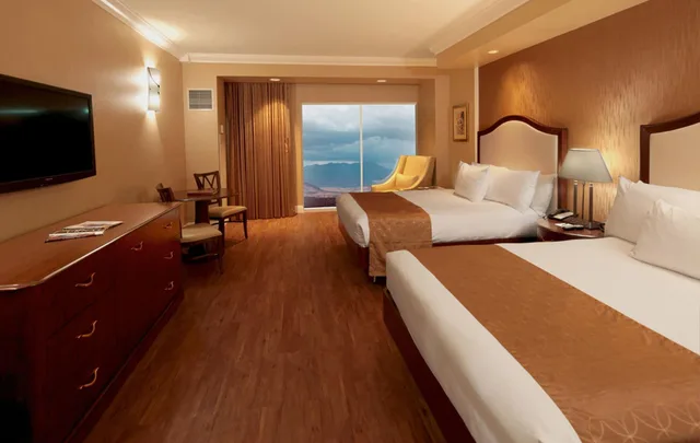 غرفة بريميوم رباعية، South Point Hotel Casino and Spa 1/2