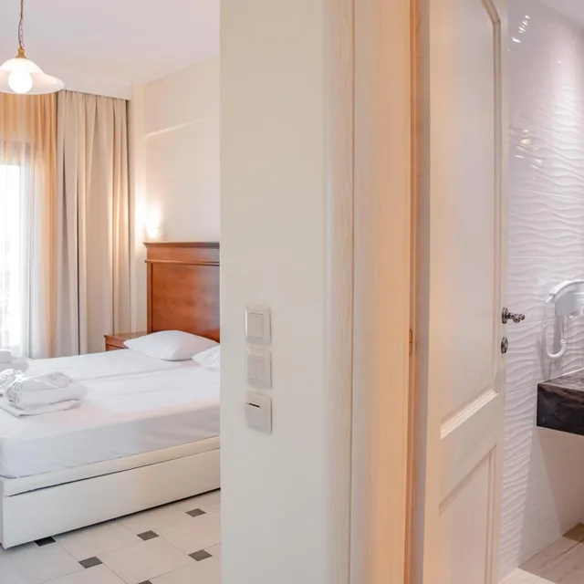 غرفة بسريرين منفصلين بإطلالة على المسبح، Tresor Hotel (ex Hanioti Palace) 5/8