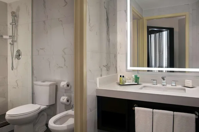 1 Bedroom, Deluxe, Suite, King Bed, Hilton Toronto Markham Suites Conference Centre Spa 3/3
