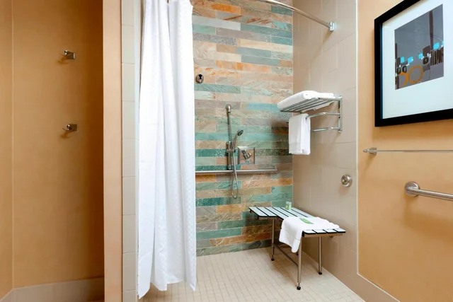 غرفة كبيرة بسرير كينج مع أريكة، The Westin Verasa Napa 3/5