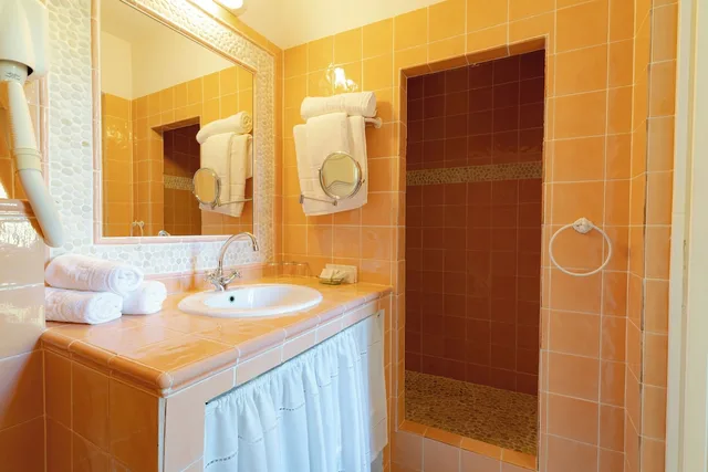 Room, Triple, 1 Queen and 1 Single Bed, Hill Side، L Orangeraie Hotel 4/4