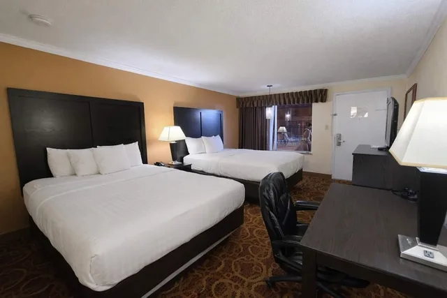 غرفة بسريرين كوين لذوي الإعاقة، Sturgis Lodge & Suites, Travelodge by Wyndham 1/1