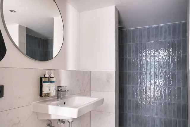 شقة بسرير كينج بغرفة نوم واحدة مع أريكة، numa I Arc Rooms and Apartments (ex Hotel Angleterre) 9/10