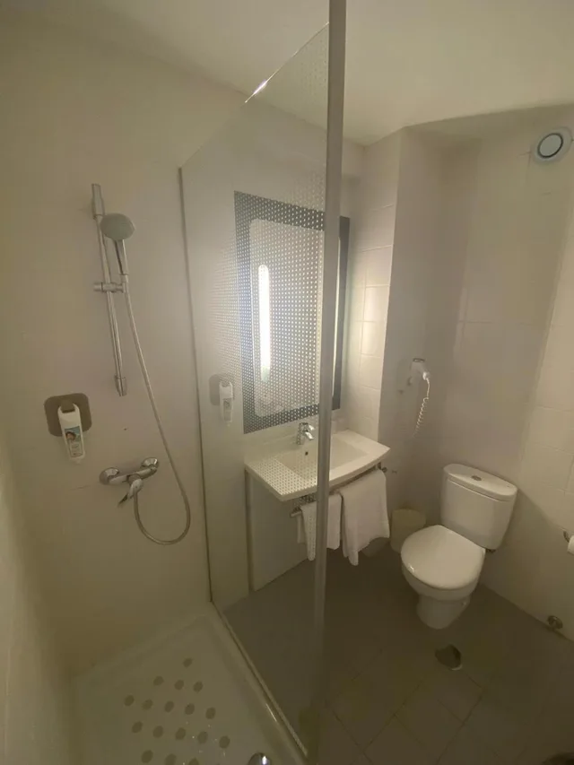 غرفة قياسية ثلاثية، Ibis Braga 5/8