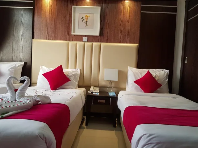 غرفة ثلاثية، Kuwait Continental Hotel 2/10