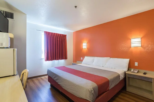 غرفة بسرير كينج، Motel6 Dale, IN 8/10