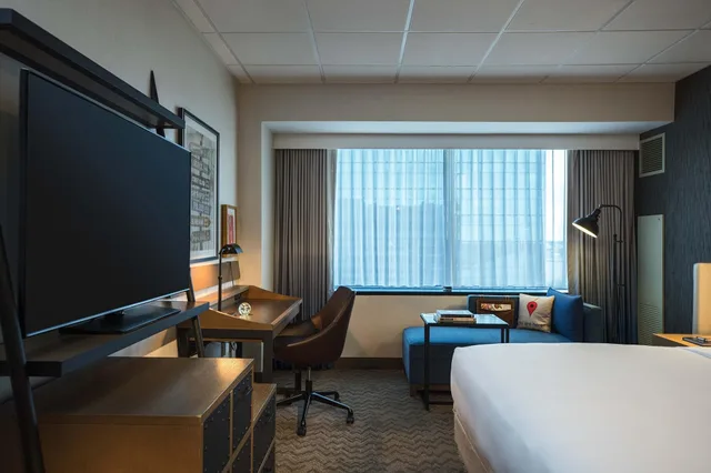 غرفة بسرير كينج بإطلالة على المدينة، RENAISSANCE TOLEDO DOWNTOWN HOTEL 5/7