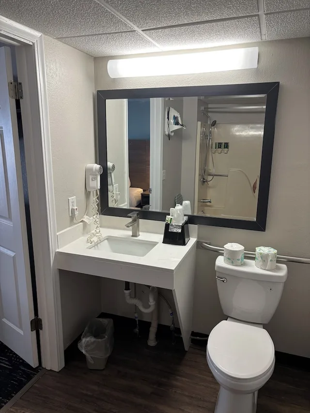 Room, Queen Bed, Building 2, Accessible, Baymont by Wyndham Petoskey 6/6