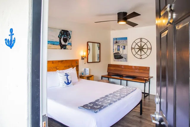 Standard, King Bed, Haley Hotel 3/10