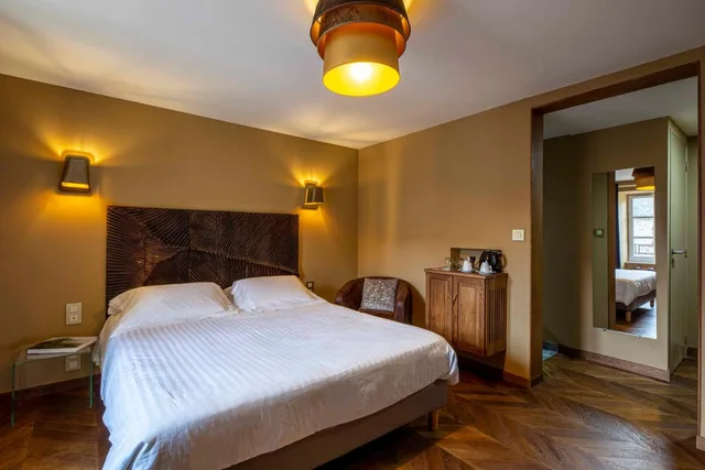 Superior, Double Bed, Fountain View، AUBERGE DE LA TOUR 2/2