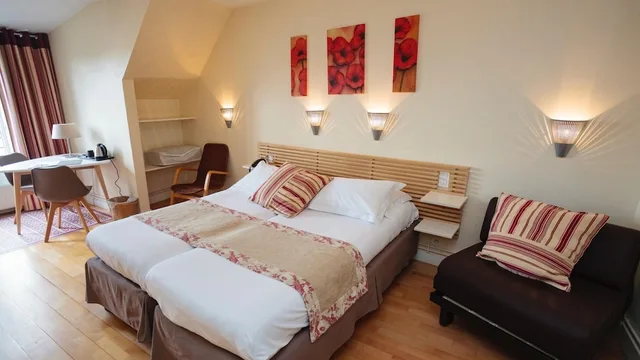 غرفة عائلية بسرير مزدوج وسريرين منفصلين، The Originals Boutique Hotel Victoria Fontainebleau 1/5