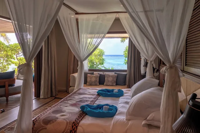 جناح فاخر بسرير كوين بإطلالة على البحر، InterContinental Lifou Wadra Bay Resort by IHG 2/3