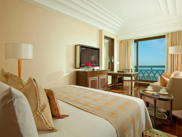 غرفة كلوب ملكية بإطلالة على البحر، The Leela Palace Chennai 1/2