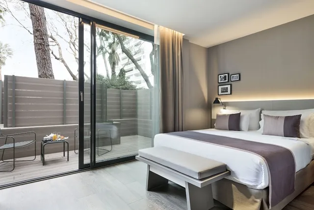 غرفة بزنس بسريرين منفصلين بشرفة، Hotel Upper Diagonal 1/4